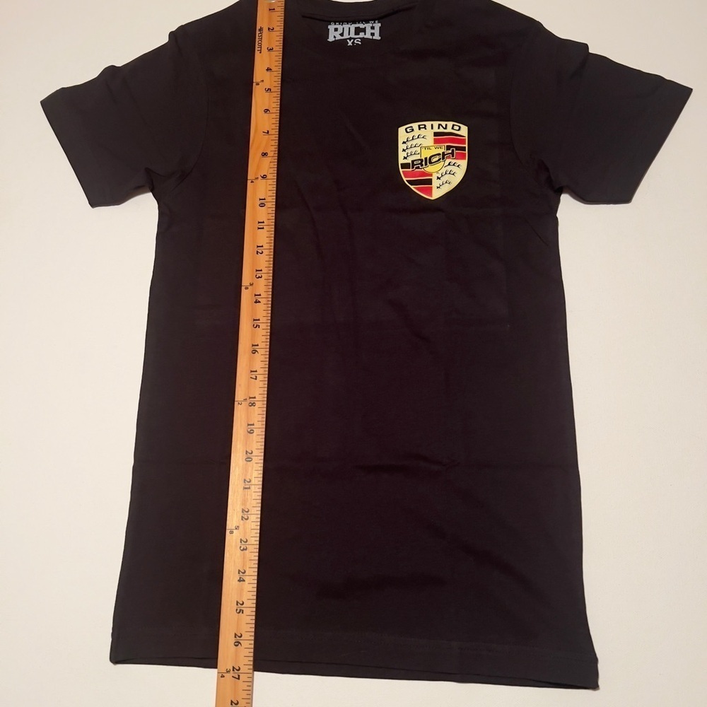 NWOT Men's "Grind Til We Rich" Porsche Logo XS Tee (G3) - Picture 2 of 4